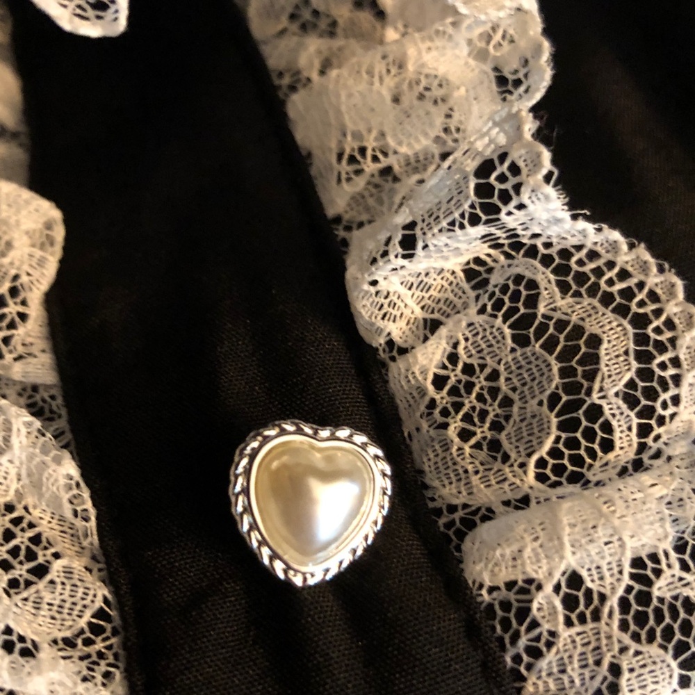 Noémie Jirai Kei Heart‑Button Lace Blouse (Black) - Picture 5 of 6